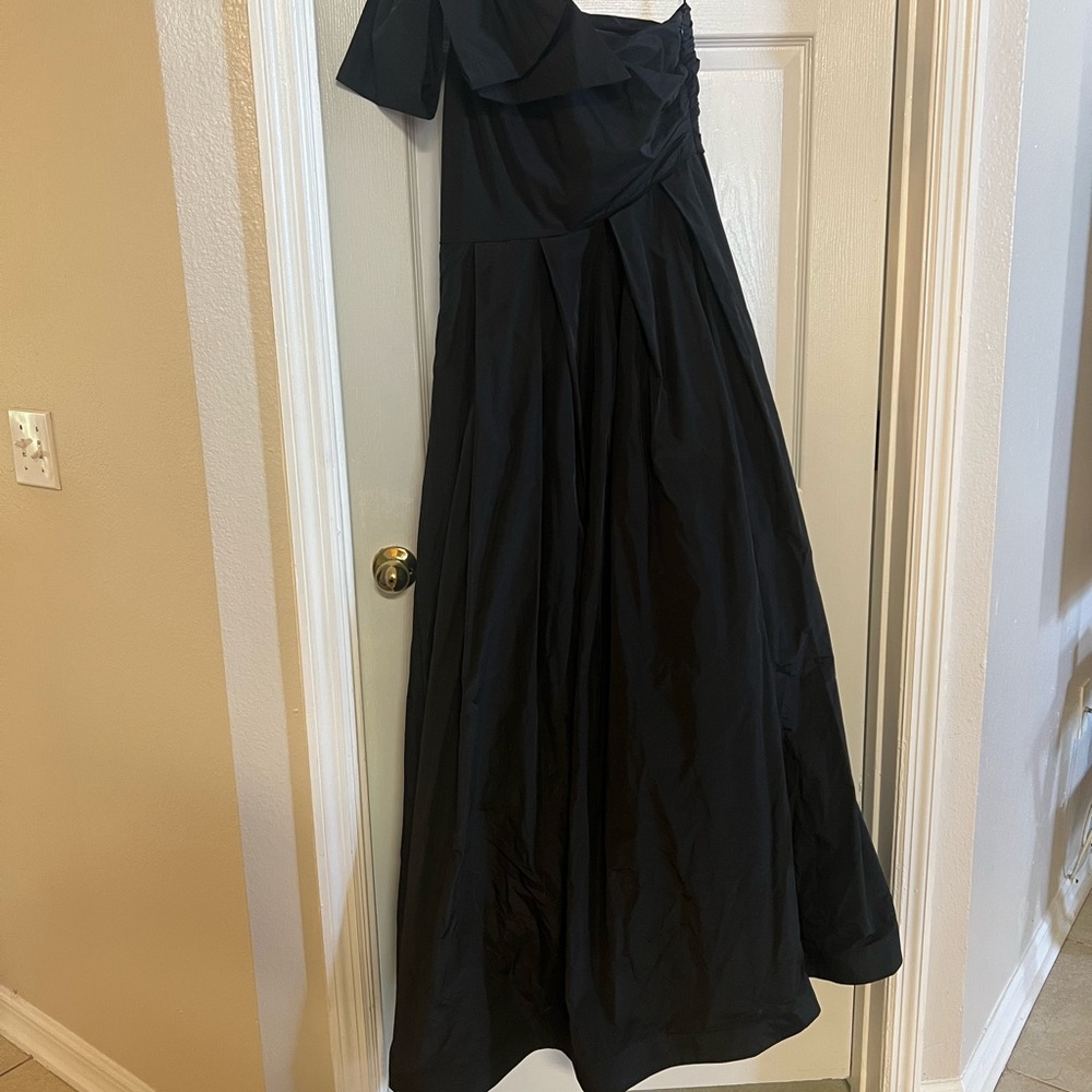 Donna Karan Black One-Shoulder Gown - Picture 2 of 3